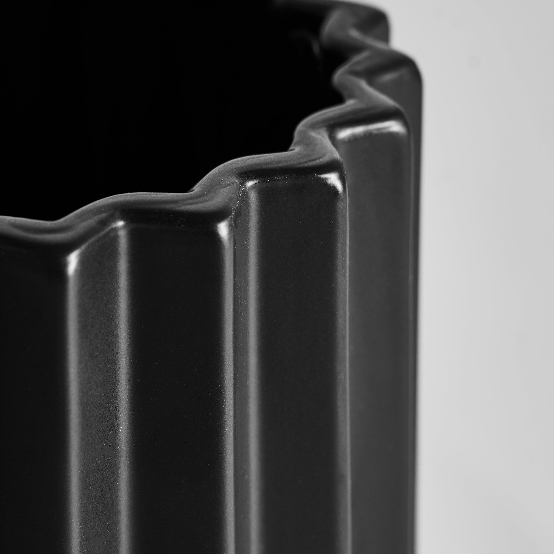 PLISSÉ STONE VASE